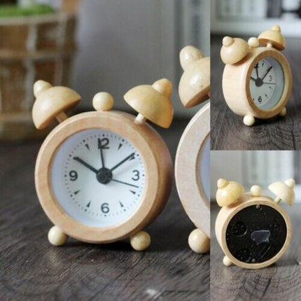 Lille rundt vækkeur i træ