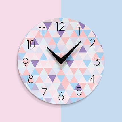 Moderne børneur med geometrisk mønster