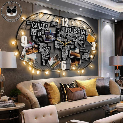 Stort verdenkort vægur i sort metal