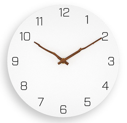 Minimalistisk hvidt vægur med trævisere