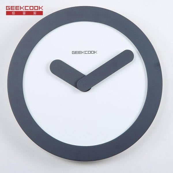 Moderne vægur med tykke visere