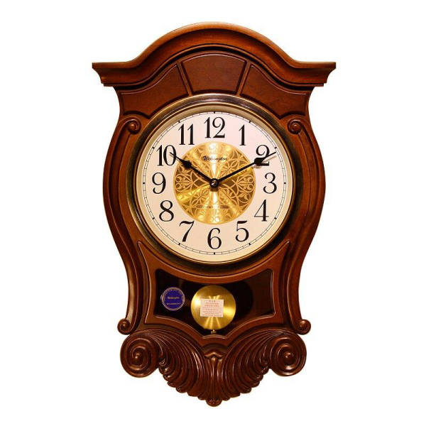 Gammeldags vægur i træ med pendul