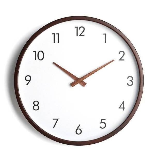 Klassisk rundt vægur i træ