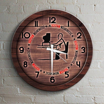 Vægur i trælook til gamerværelset