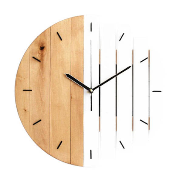 Moderne vægur i træ og hvidt design