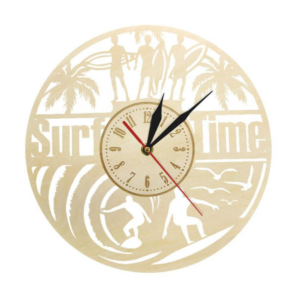 Vægur i træ med surfer tema