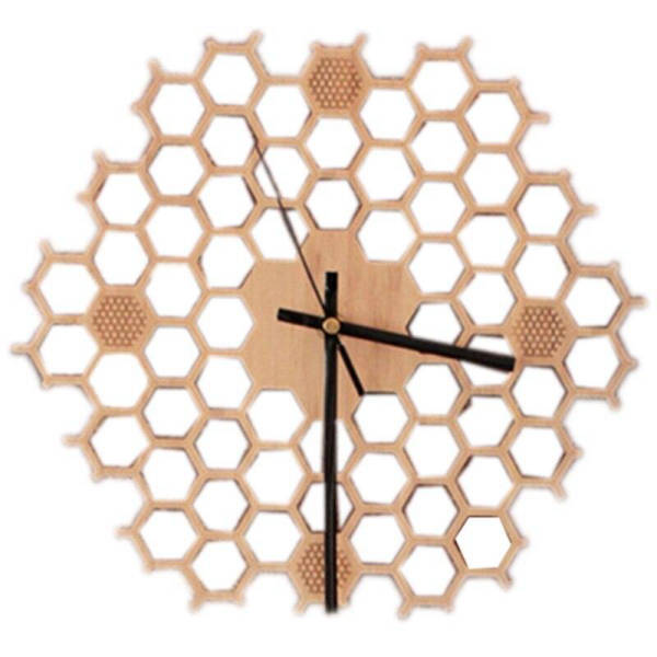 Vægur i træ med honeycomb mønster