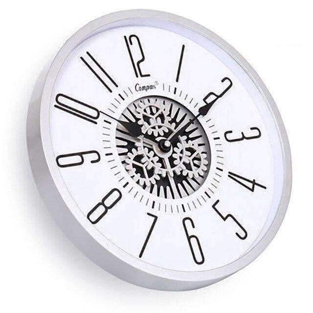 Moderne vægur med synlige tandhjul