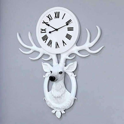 Stort hvidt vægur med hjortehoved
