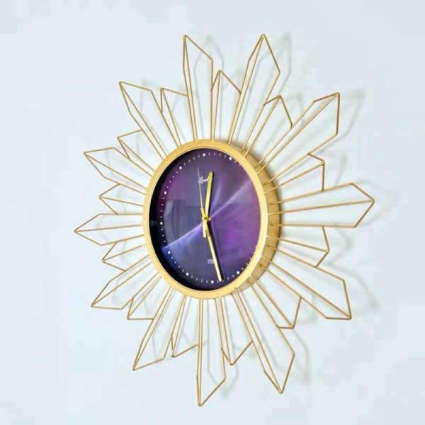 Stort solstråle vægur i guldmetal