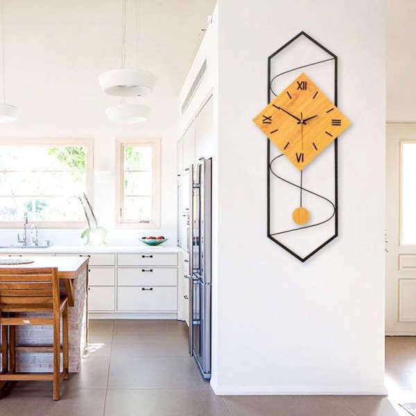 Moderne pendulur i træ og metal