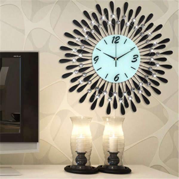 Stort vægur med sort fjerdesign