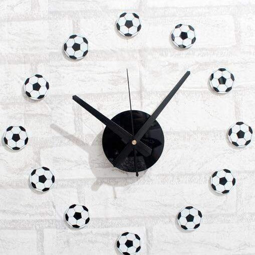 Moderne DIY vægur til fodbold fan