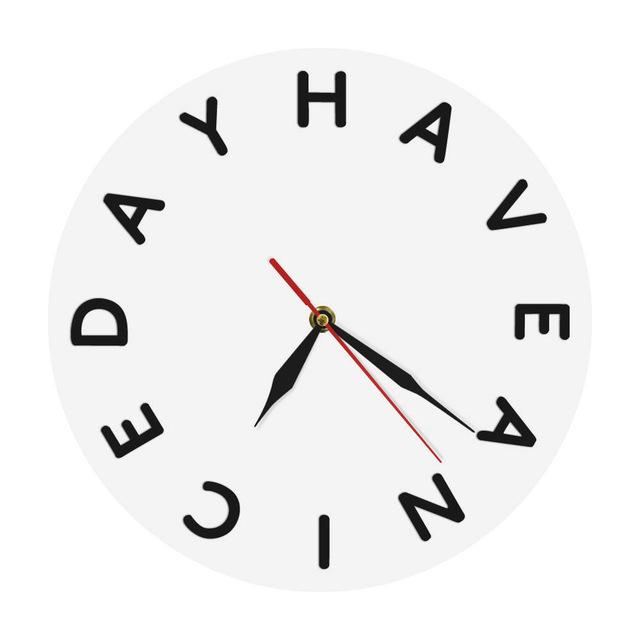 Sjovt vægur med "Have a Nice Day"