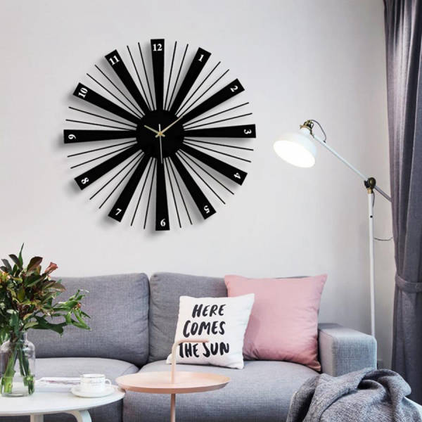Moderne sort vægur i sunburst design