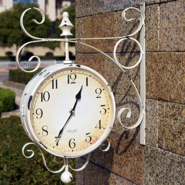 Dobbelt-sidet vintage stationsur til væg