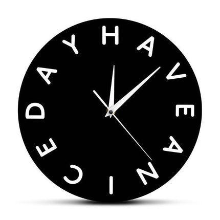 Sjovt vægur med "Have a Nice Day"